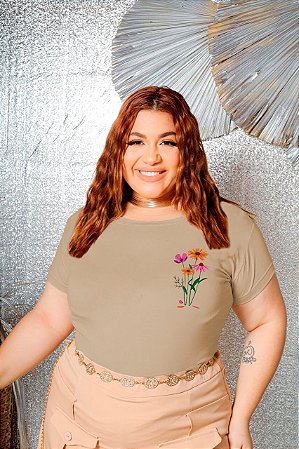T-SHIRT PLUS SIZE FLORES CLEMATIS DTF BEGE XG