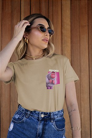 T-SHIRT VERGONHA DIVERTIDAMENTE DTF BEGE