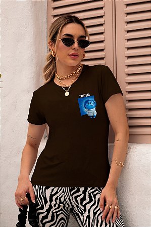 T-SHIRT TRISTEZA DIVERTIDAMENTE DTF CHOCOLATE