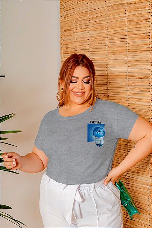 T-SHIRT PLUS SIZE TRISTEZA DIVERTIDAMENTE DTF CINZA XG