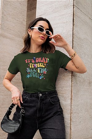 T-SHIRT IT'S OKAY DIVERTIDAMENTE DTF VERDE MILITAR