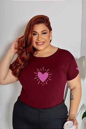 T-SHIRT PLUS SIZE CORAÇÕES DTF MARSALA XG