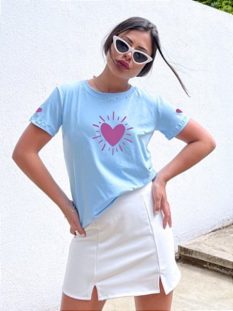 T-SHIRT CORAÇÕES DTF AZUL BEBÊ