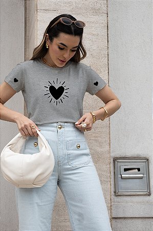 T-SHIRT CORAÇÕES DTF CINZA