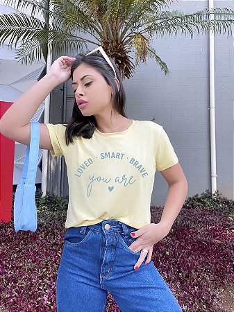 T-SHIRT YOU ARE LOVED DTF AMARELO BEBÊ