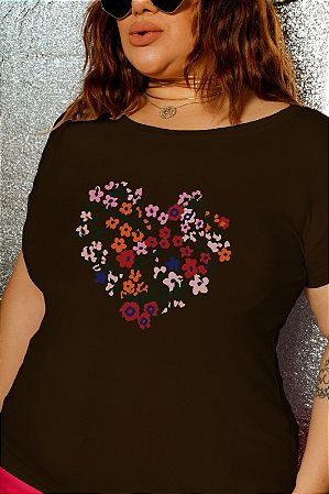 T-SHIRT PLUS SIZE FLORES CORAÇÃO DTF CHOCOLATE XG
