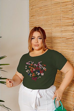 T-SHIRT PLUS SIZE FLORES CORAÇÃO DTF VERDE MILITAR XG
