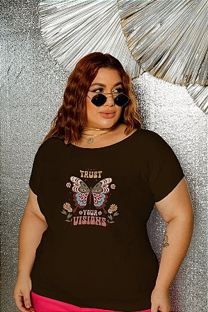 T-SHIRT PLUS SIZE TRUST VISION BORBOLETA DTF CHOCOLATE XG