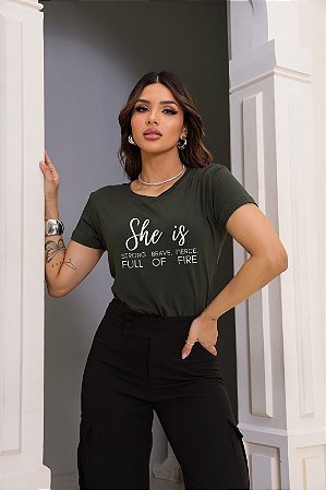 T-SHIRT SHE IS DTF VERDE MILITAR
