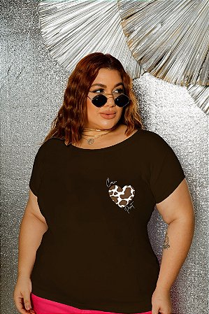 T-SHIRT PLUS SIZE COW PRINT CORAÇÃO DTF CHOCOLATE XG