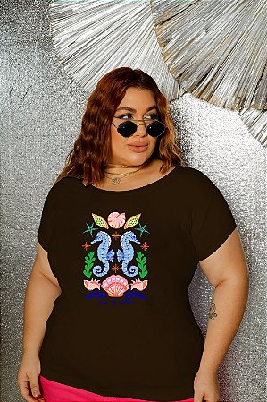 T-SHIRT PLUS SIZE CAVALO MARINHO SE O DTF CHOCOLATE XG