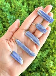 Colar pedra bruta Cianita Azul
