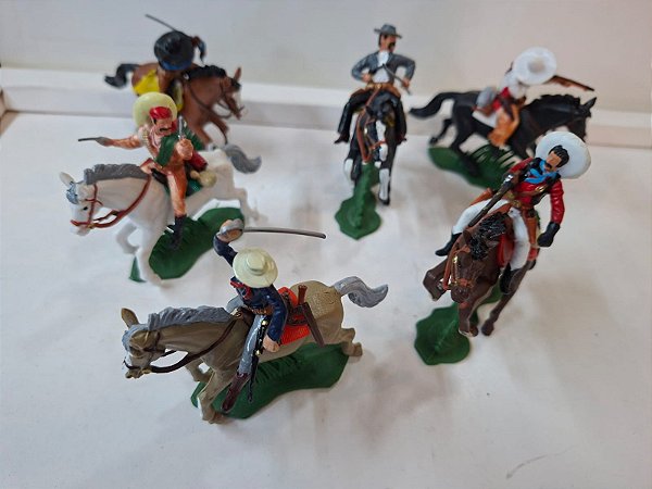 Lote De Soldadinhos Antigos