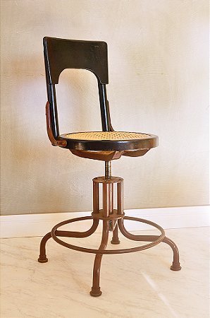 cadeira de telefonista vintage de 1918