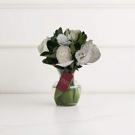 Chamego de Rosas e Lisianthus Brancos