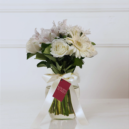 Chamego de Rosas e Gerberas Brancas