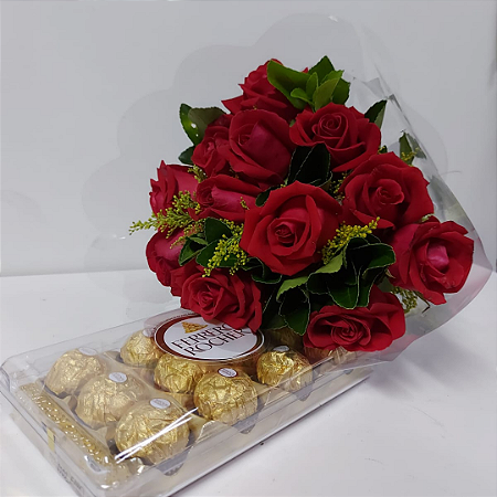 Buquê Tradicional de 12 Rosas Vermelhas e Ferrero Rocher