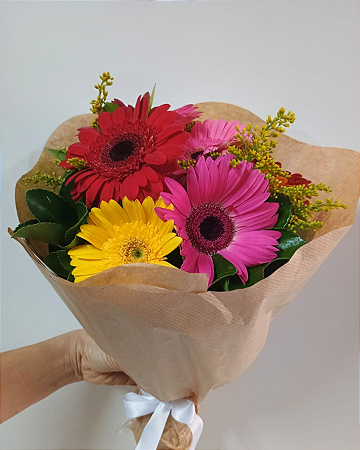 Buquê Sutileza Classic  - 08 Gerberas Coloridas