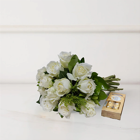 Buquê Classic - 12 Rosas Brancas e Ferrero Rocher