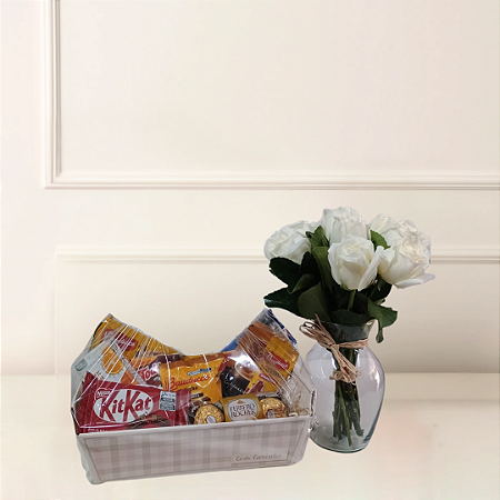 Kit Manhã Especial - Bandeja de Café da Manhã e Rosas no Vidro