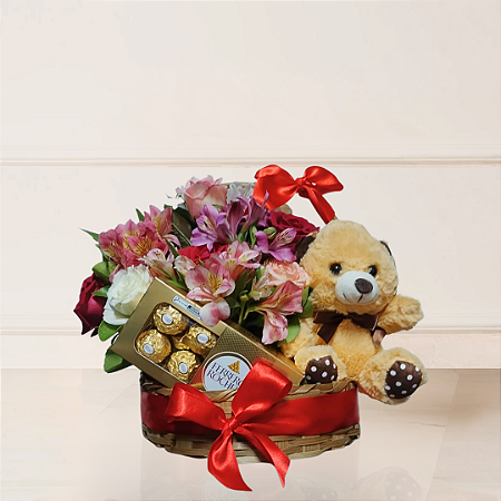 Cesta Colorful Heart com Pelúcia e Chocolate
