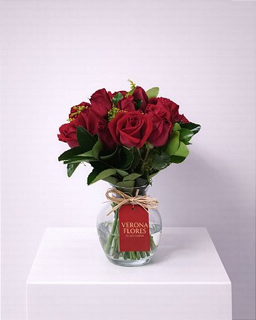 Arranjo de Rosas Vermelhas no Vaso