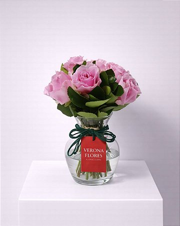 Arranjo de Rosas Cor-de-Rosa no Vaso
