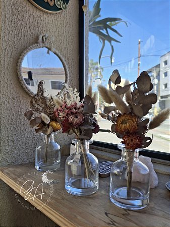 Arranjo com flores desidratadas P