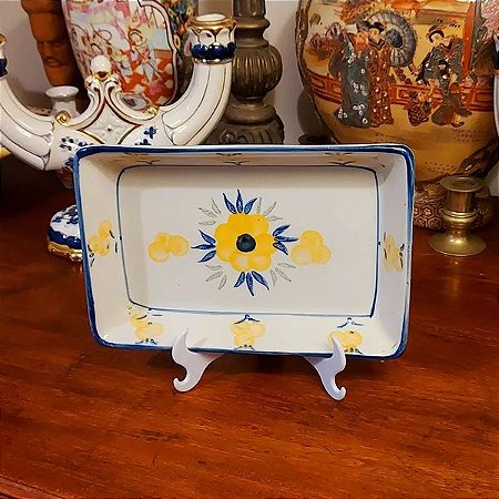 Olha que linda esta antiga e pequena travessa em porcelana