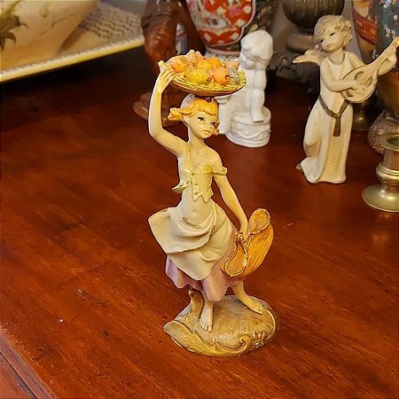 Linda escultura em resina Italiana