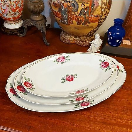 Conjunto de antigas travessas em porcelana Real