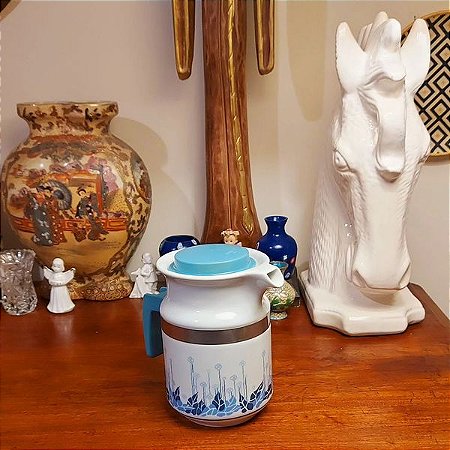 Cafeteira em porcelana Pozzani.