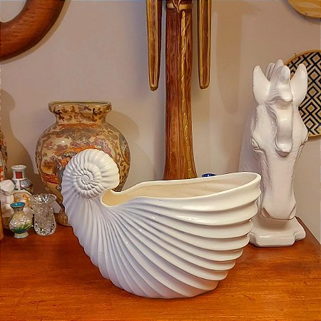 cachepot em cerâmica na forma de concha