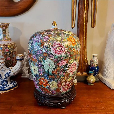 Grande potiche em porcelana Oriental.
