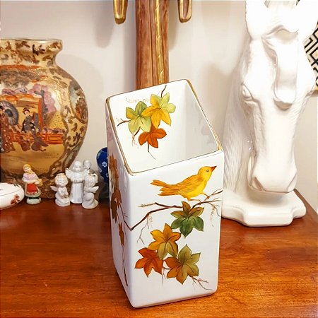 Antigo porta utensílios em porcelana