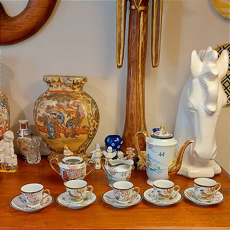 Antigo conjunto japonês para café em finíssima porcelan