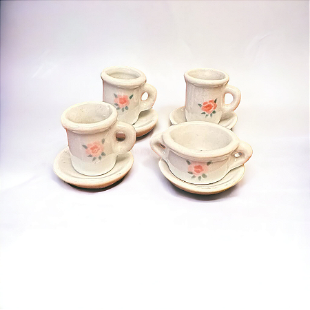 Conjunto de miniaturas em porcelana