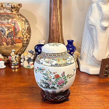 Antigo potiche em porcelana chinesa