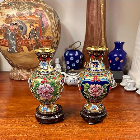 Par de antigos vasos orientais Cloisonné