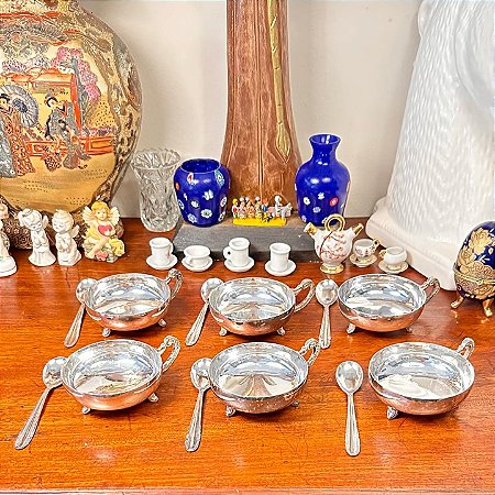 Conjunto de sobremesas em inox Erbele.