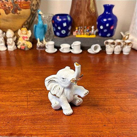 Antigo bibelô Monti Fiero em porcelana espanhola.