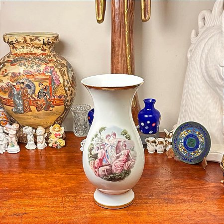 Antigo vaso em porcelana Real.