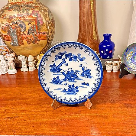 Antigo prato em porcelana Japonesa.