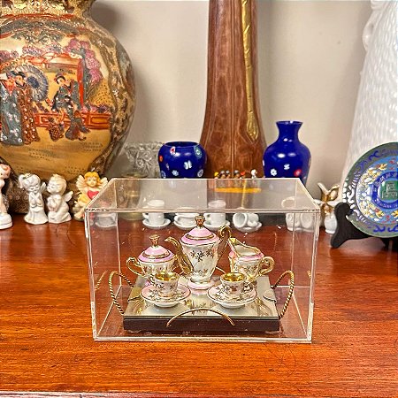 Conjunto de miniaturas em porcelana