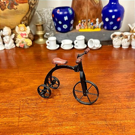 Antigo mini triciclo