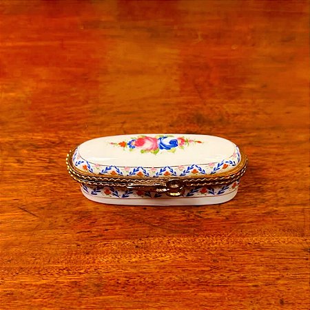 Caixinha porta-agulha em porcelana Limoges.