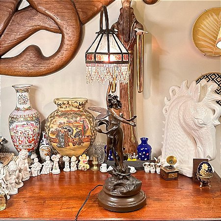 Antiga luminária de mesa em Petit Bronze