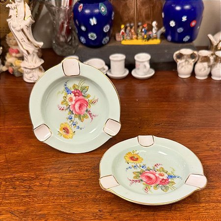 Antigos Cinzeiros em porcelana