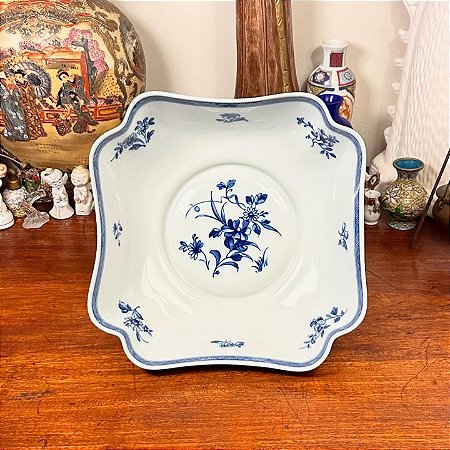 Saladeira em porcelana portuguesa Vista Alegre.