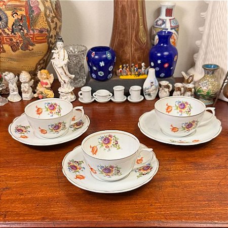 Xícaras de chá em porcelana real
